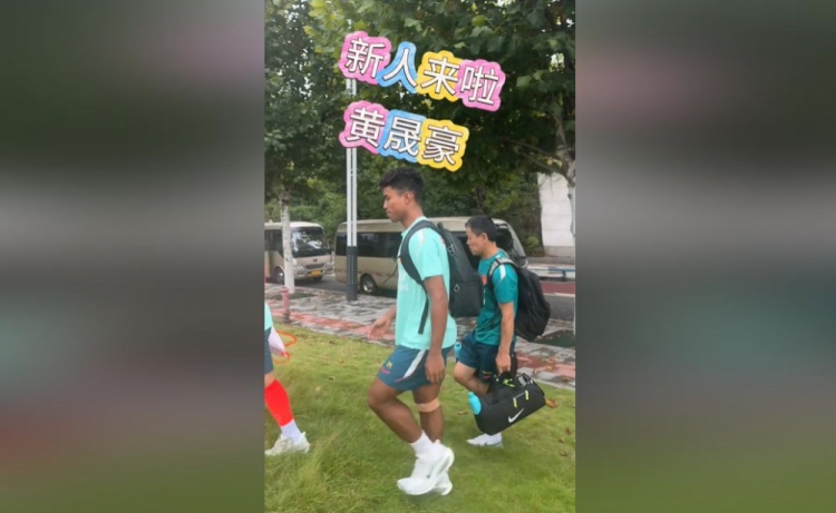图片报：：：确诊结肠癌半年后，，，法兰克福U17主教练回到岗位继续事情